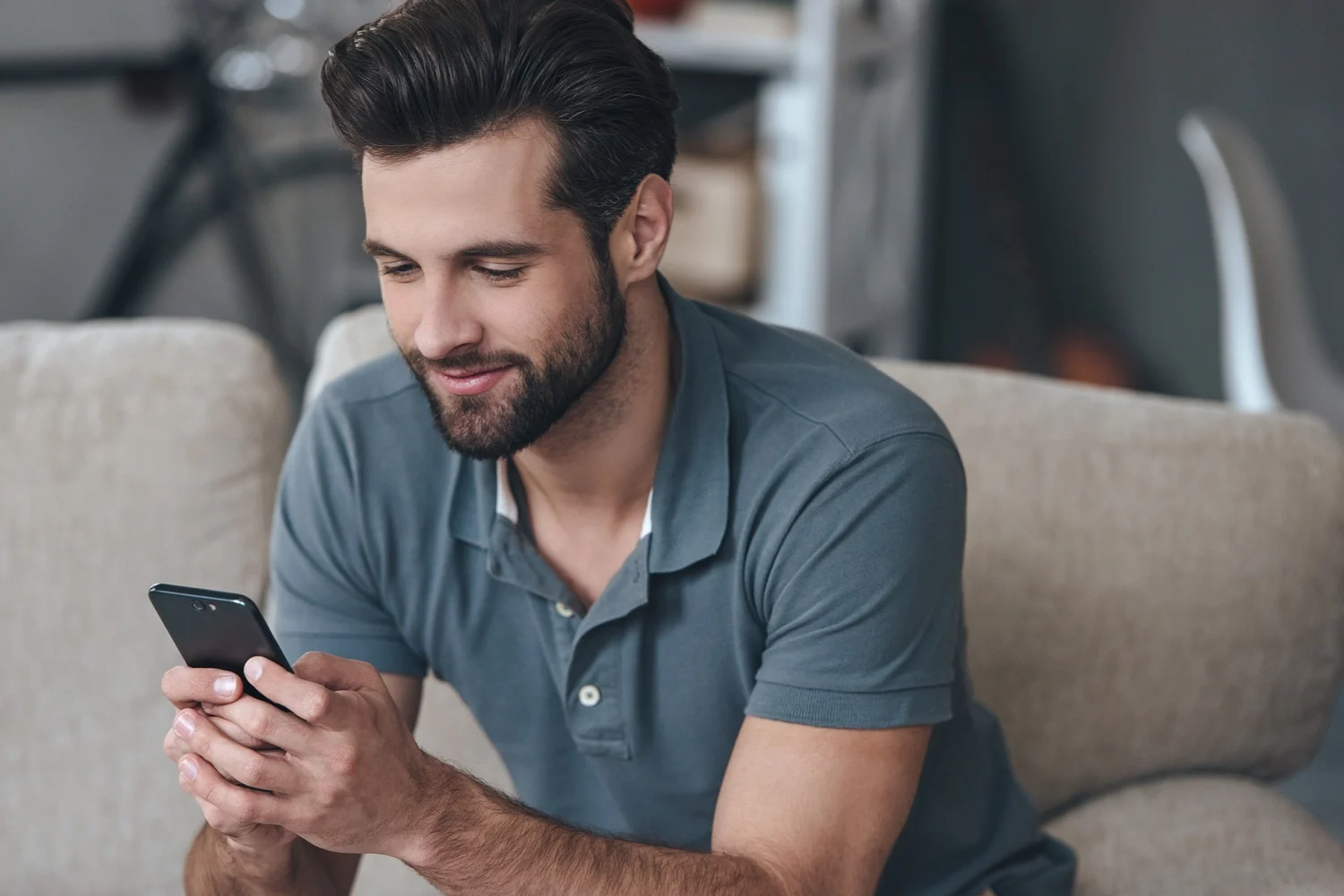 Cancer Man Texting Style - Signs He Likes You Through Text