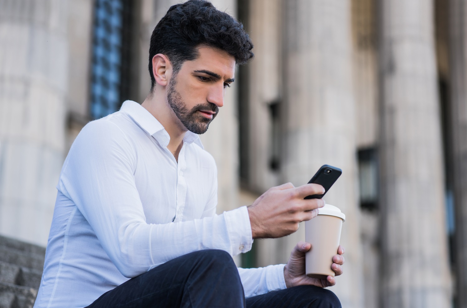 Pisces Man Texting Style: 7 Signs He Likes You Through Text
