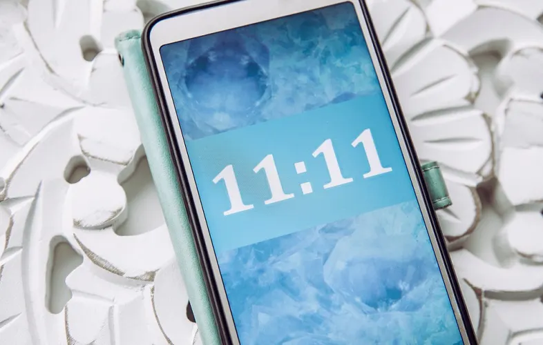 Time 11 11 on a phone